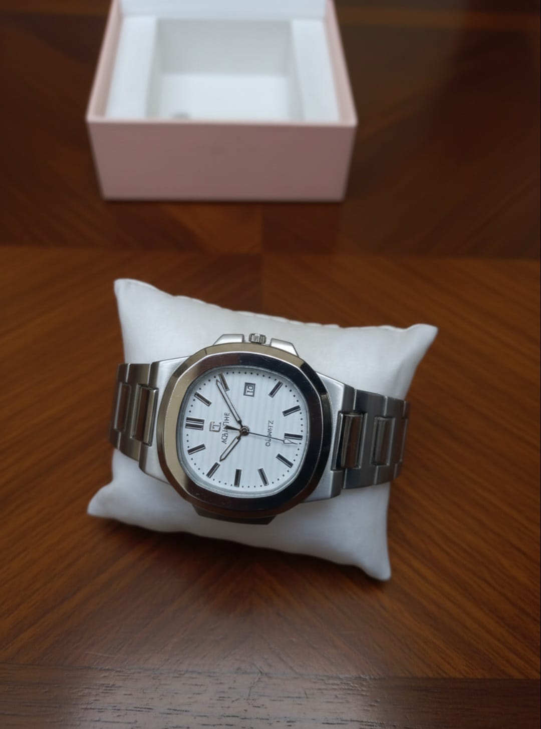 Aqua Time Watch – Stylish Wristwatch